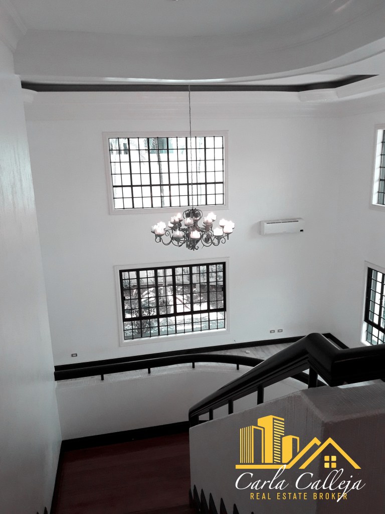 Elegant High Ceiling Living Area with a Den