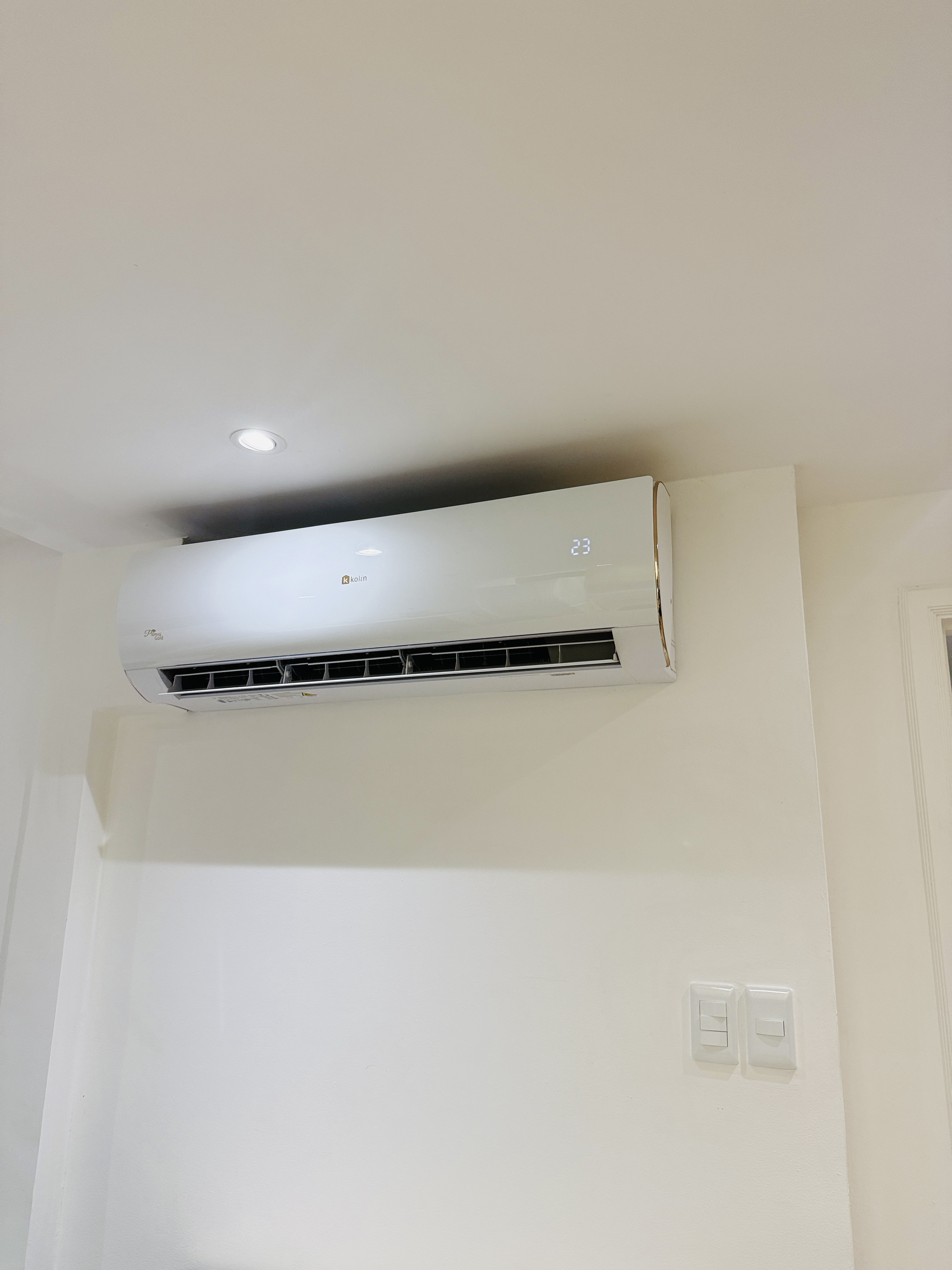 Brand-new high-end air-conditioning unit at Goldland Tower