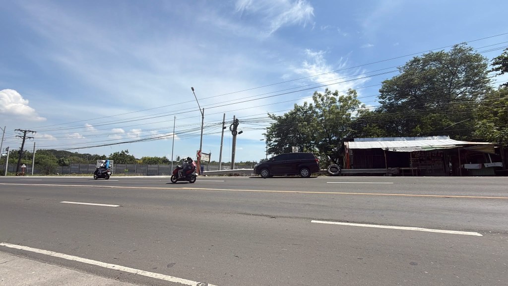 Actual photo: national highway frontage of the 6,000 sqm lot for sale in Barangay Tambler, General Santos City