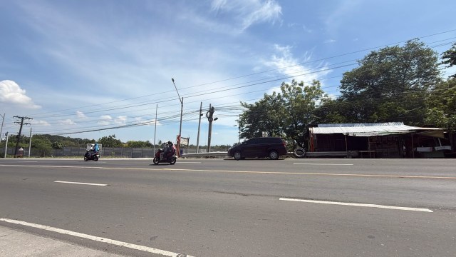 Actual photo: national highway frontage of the 6,000 sqm lot for sale in Barangay Tambler, General Santos City